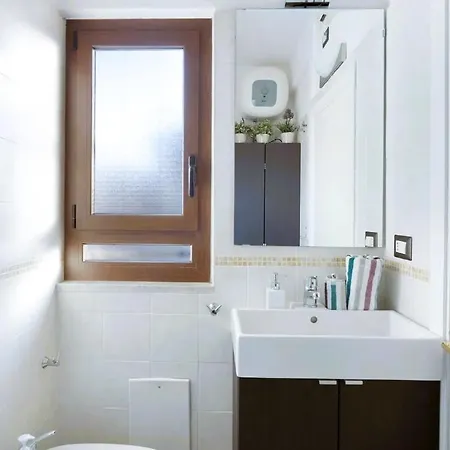 아파트 Central Apartment